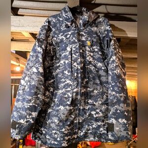 Like new condition US Navy Blue Navpat Chief PO Gortex all weather jackett